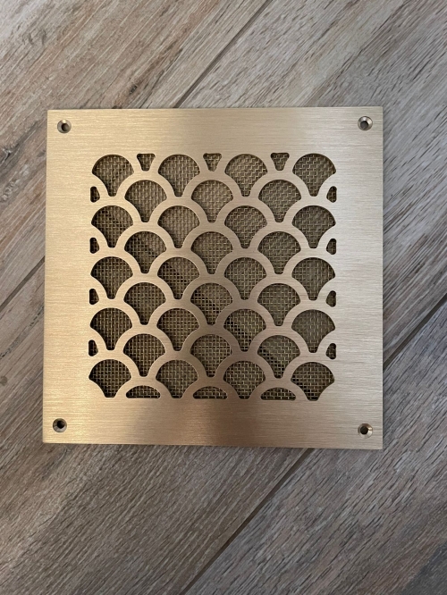 Латунная вентиляционная решетка шлифованная ЛР24 150×150