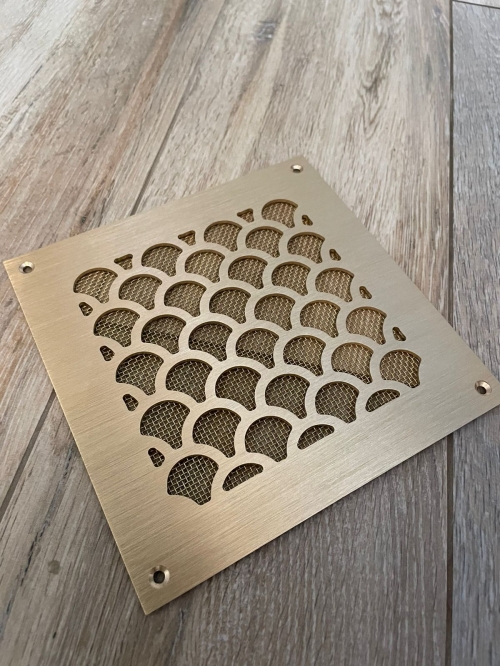 Латунная вентиляционная решетка шлифованная ЛР24 150×150