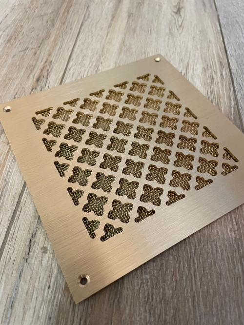 Латунная вентиляционная решётка шлифованная ЛР19 150х150