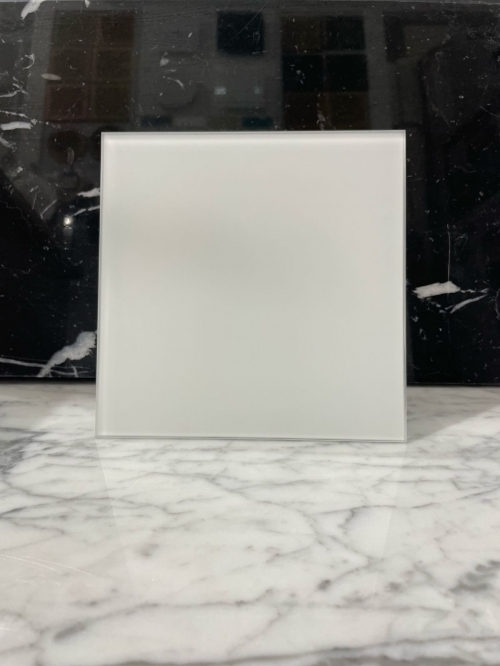 Тонкий бесшумный вытяжной вентилятор для ванной Mmotors ММР-100 матовое стекло квадрат белый 160х160